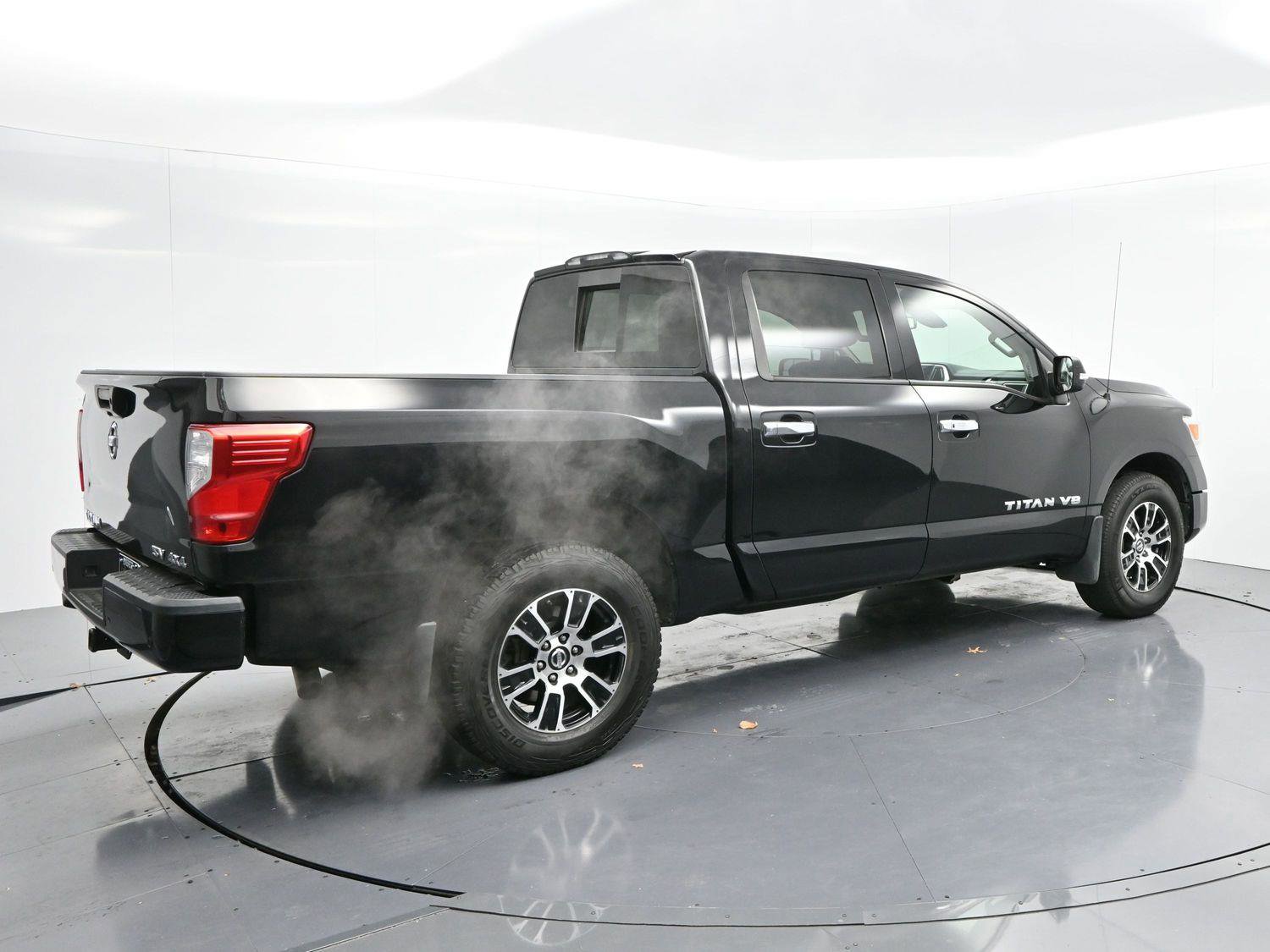 Used 2020 Nissan Titan SV w/ SV Convenience Package image 7