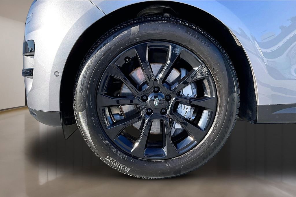 Used 2025 Land Rover Range Rover Sport SE AWD/4WD image 32