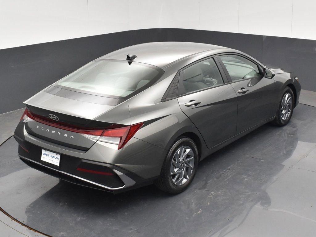 Used 2024 Hyundai Elantra SEL FWD image 28