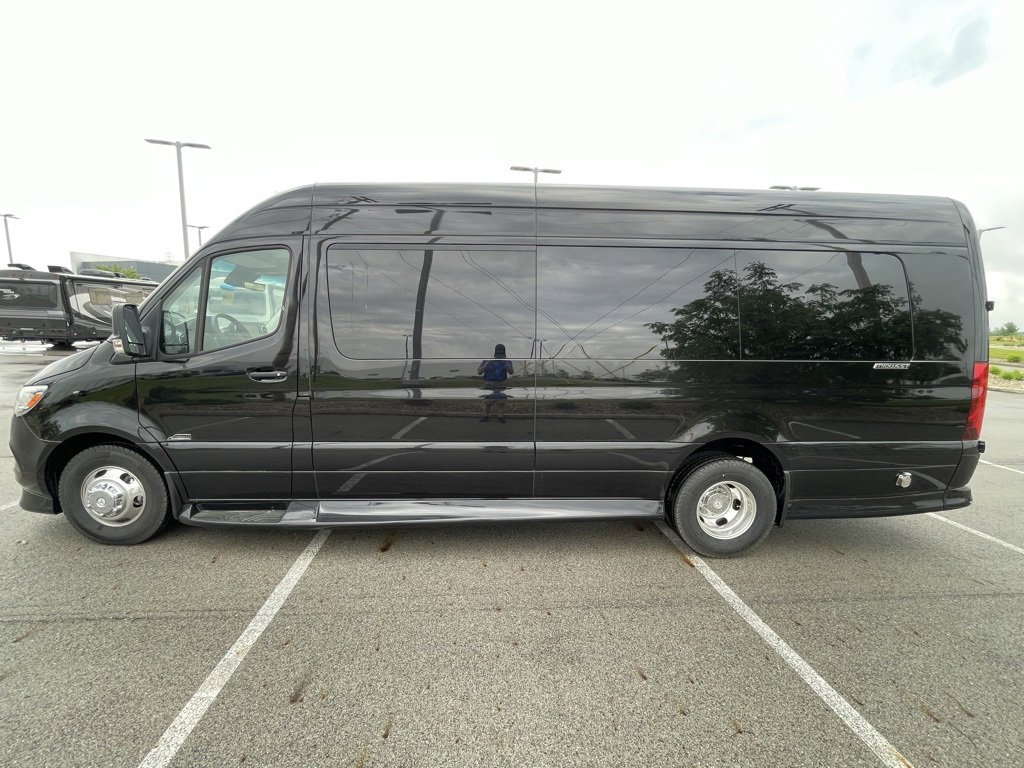 Used 2024 Mercedes-Benz Sprinter 3500 image 4