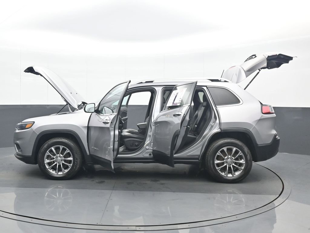 Used 2019 Jeep Cherokee Latitude Plus w/ Cold Weather Group AWD/4WD image 37