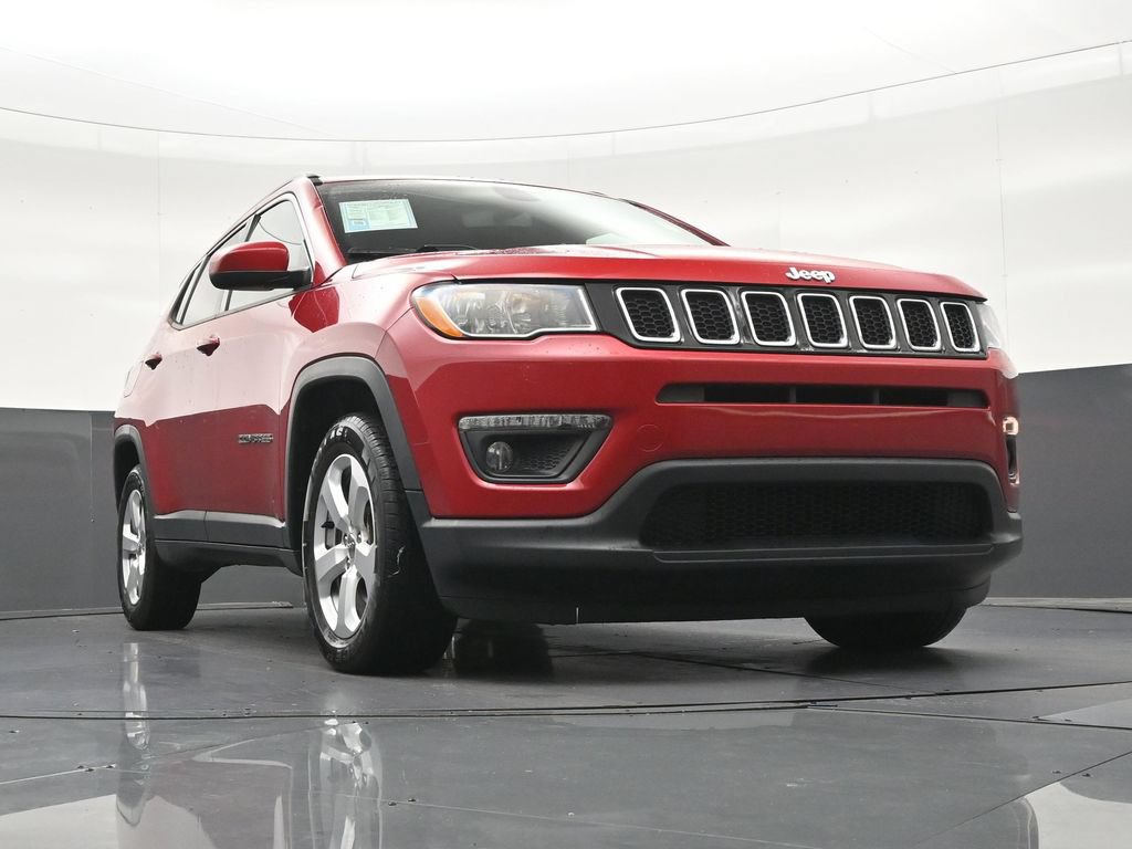 Used 2018 Jeep Compass Latitude FWD image 29