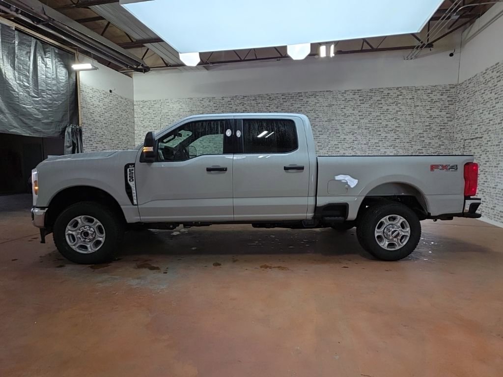 New 2026 Ford F250 XLT w/ FX4 Off-Road Package image 4