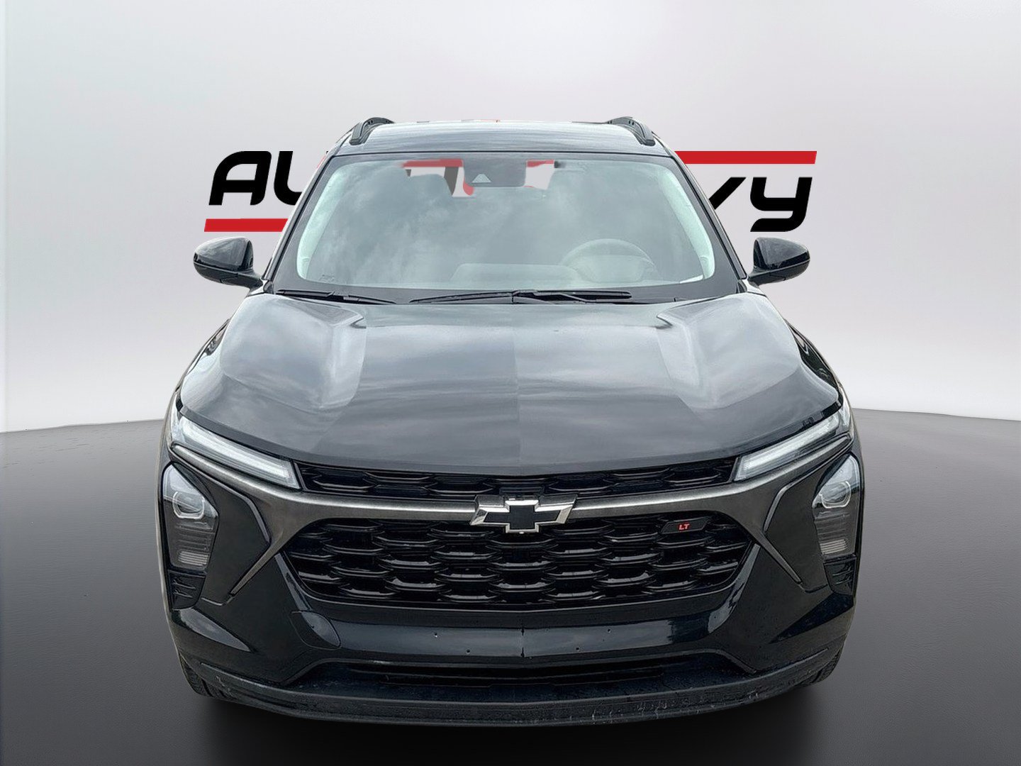 Used 2026 Chevrolet Trax LT FWD image 2