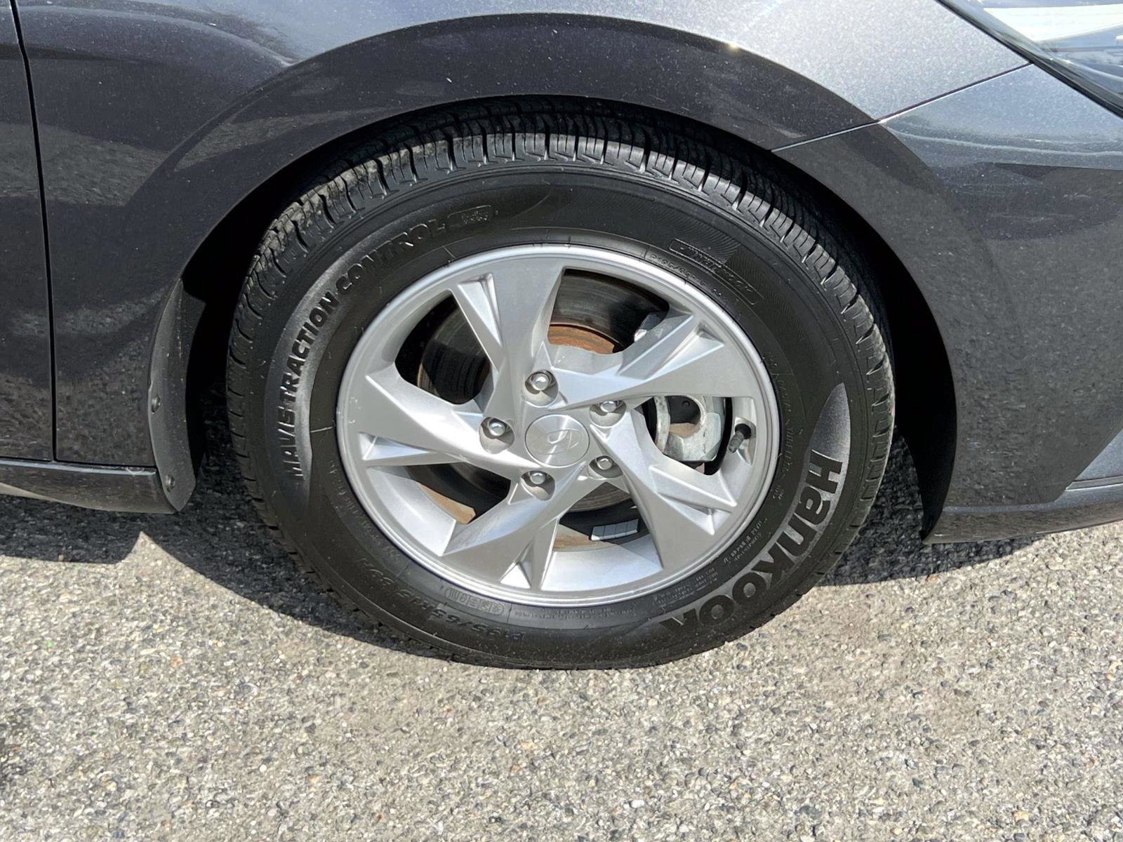 Used 2021 Hyundai Elantra SE w/ Cargo Package FWD image 6