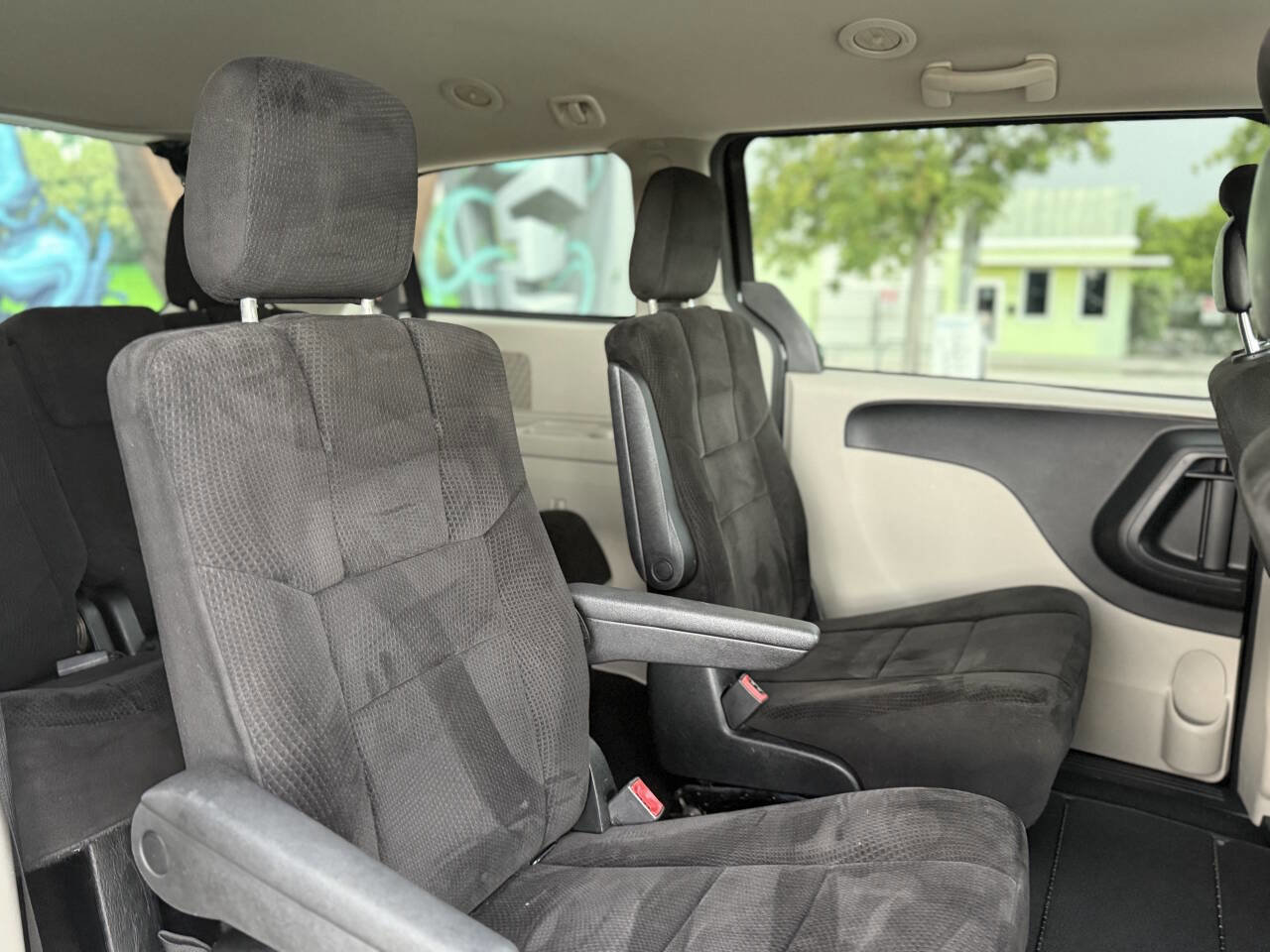 Used 2013 Dodge Grand Caravan SE image 32