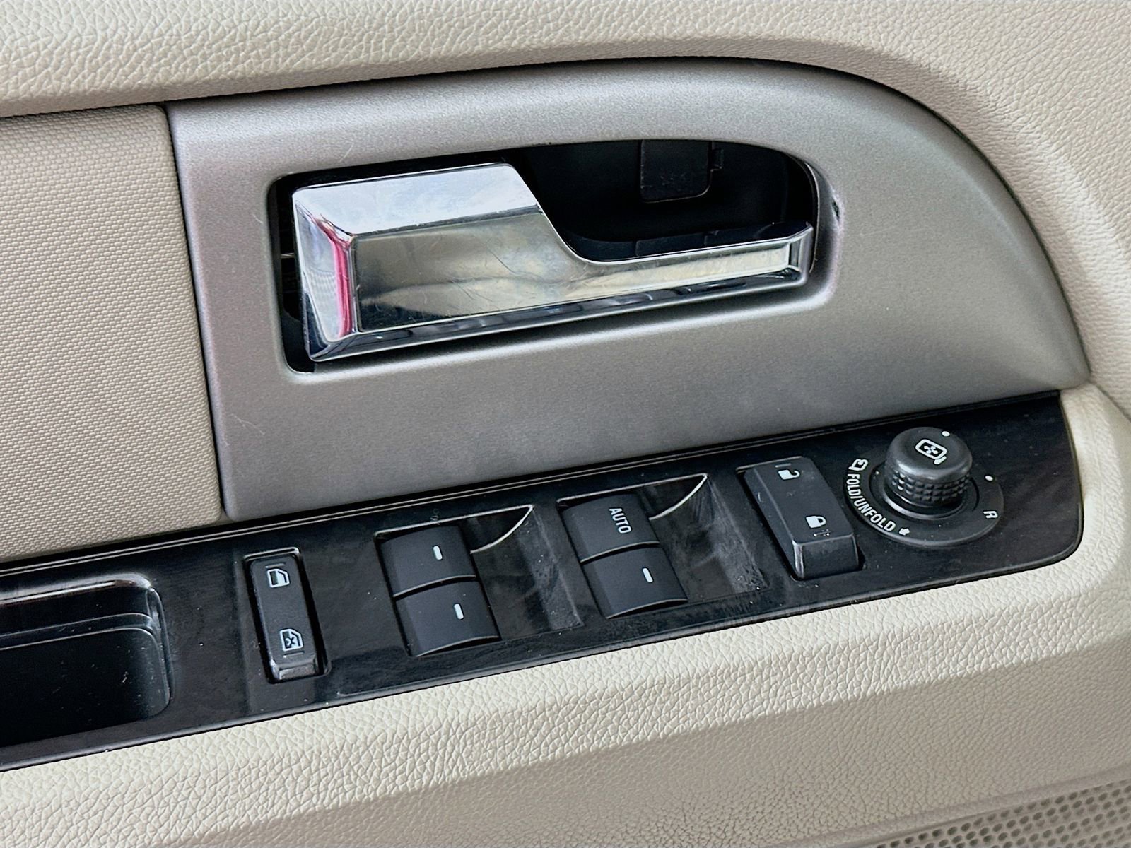 Used 2014 Ford Expedition Limited image 18