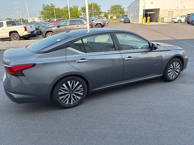 Used 2024 Nissan Altima 2.5 SV FWD image 6