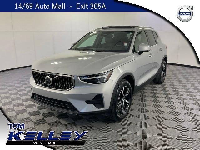 Certified 2025 Volvo XC40 B5 Core AWD/4WD image 1