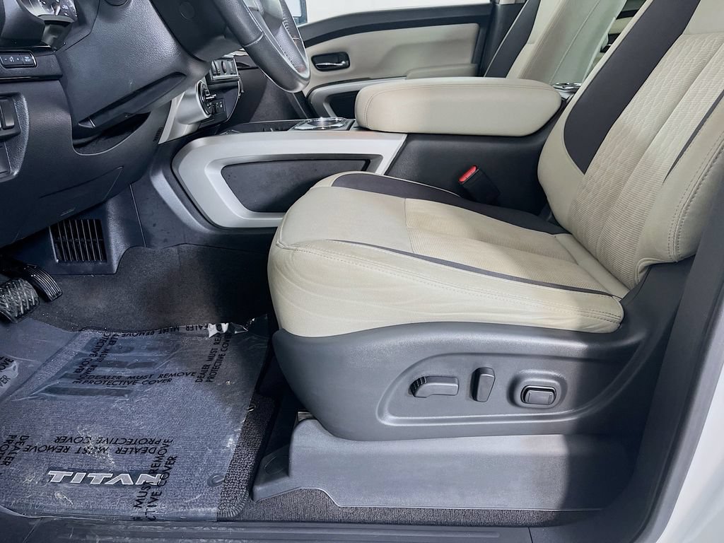 Used 2021 Nissan Titan SV w/ SV Convenience Package AWD/4WD image 27