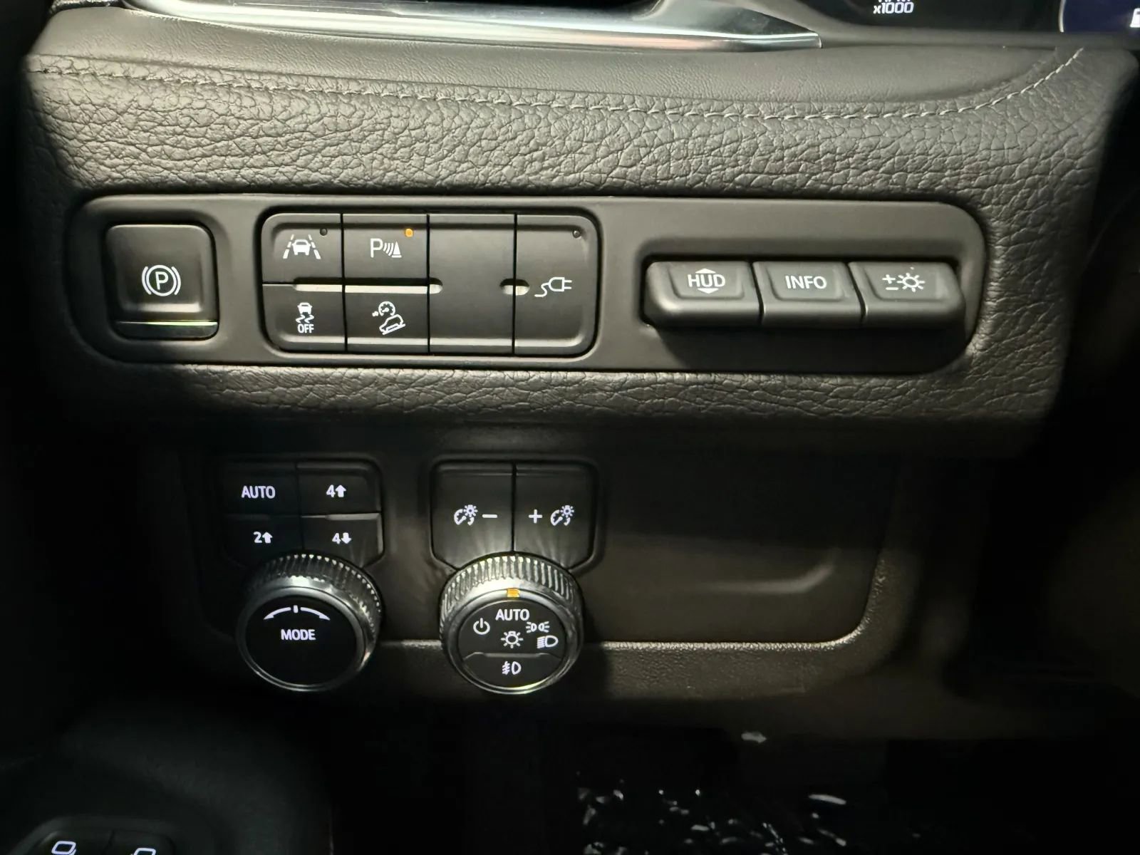 Used 2021 GMC Yukon Denali image 41