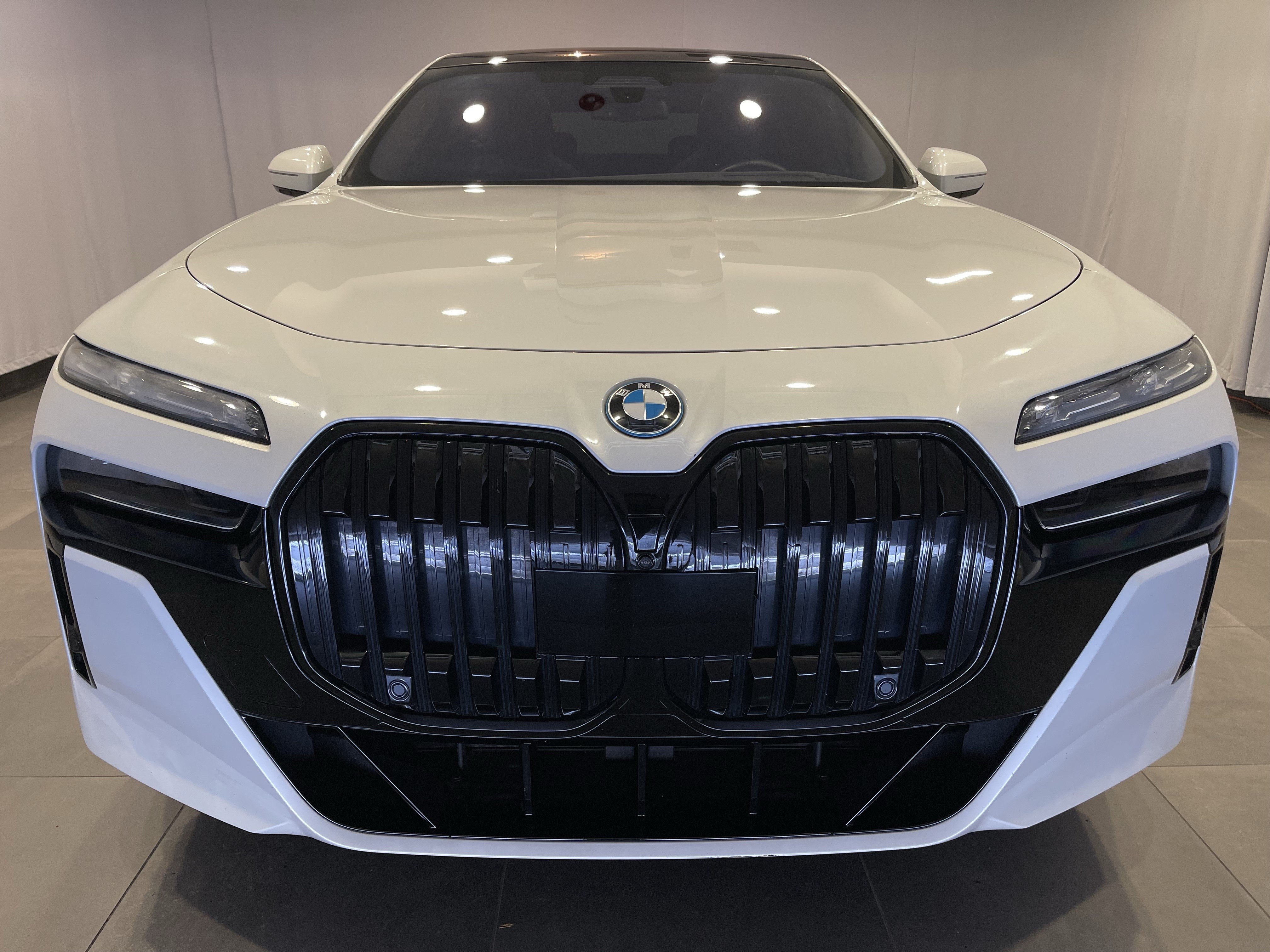 Certified 2023 BMW i7 xDrive60 AWD/4WD image 2