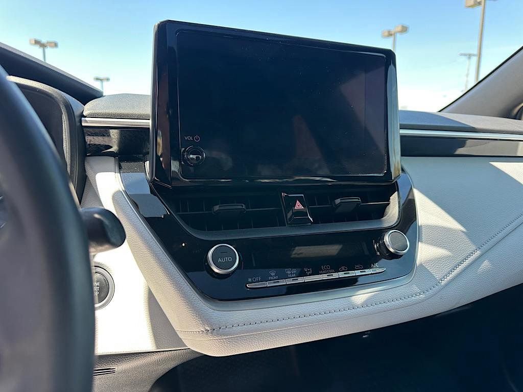 Certified 2023 Toyota Corolla SE w/ SE Premium Package image 27