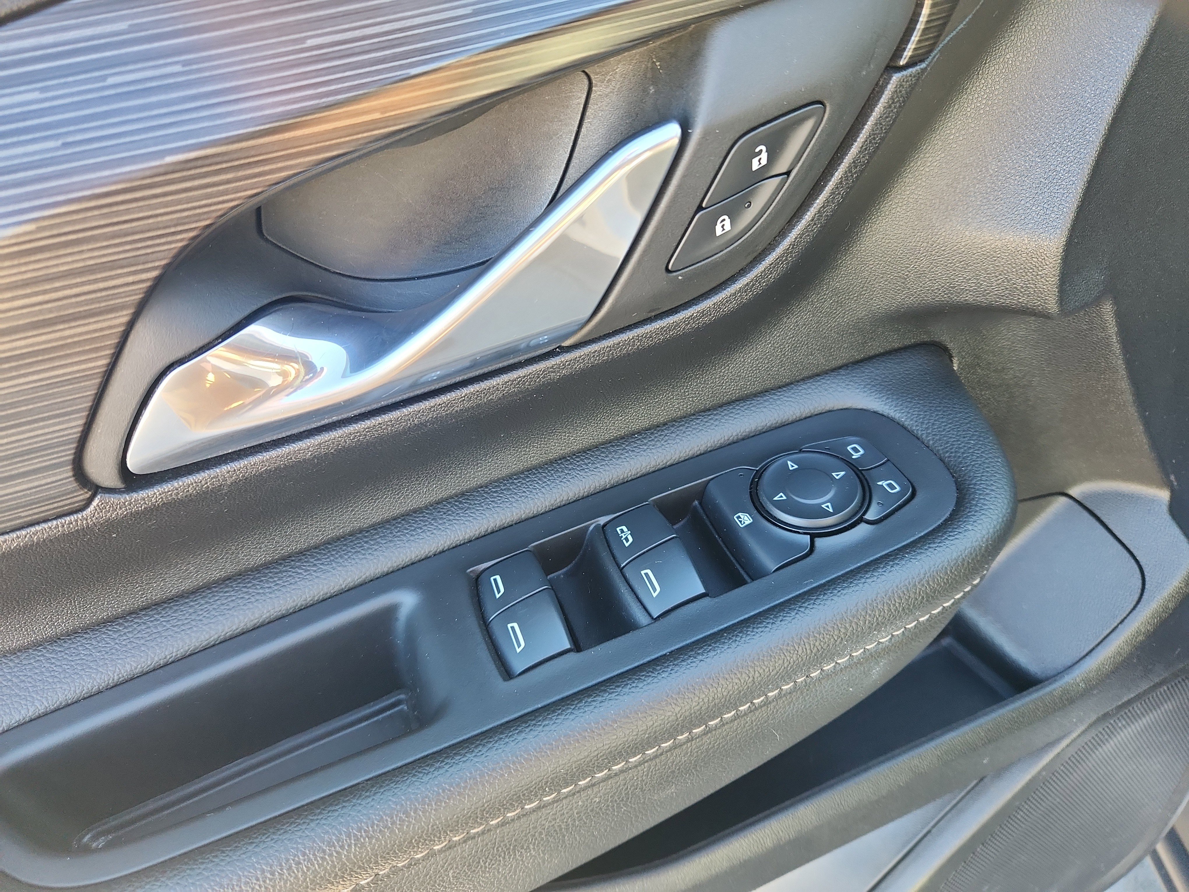 Used 2024 GMC Terrain SLE image 21