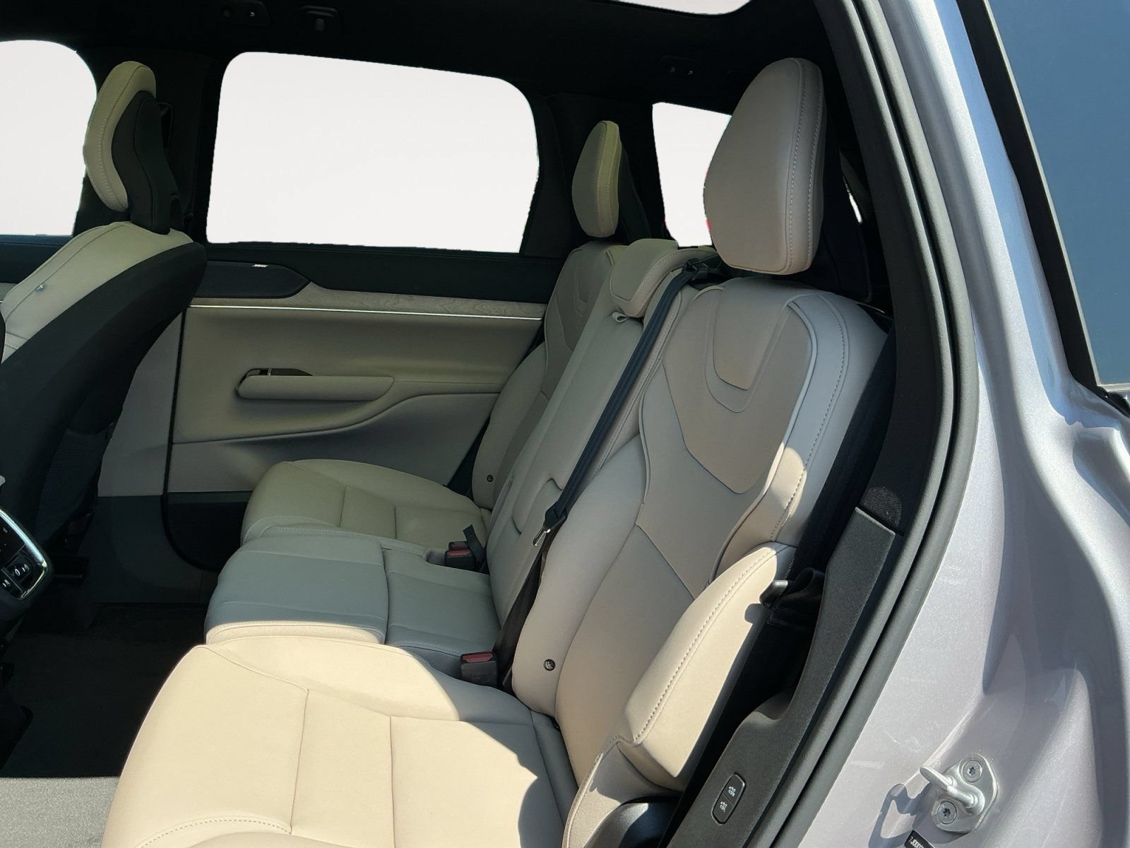 New 2026 Volvo EX90 Plus RWD image 13