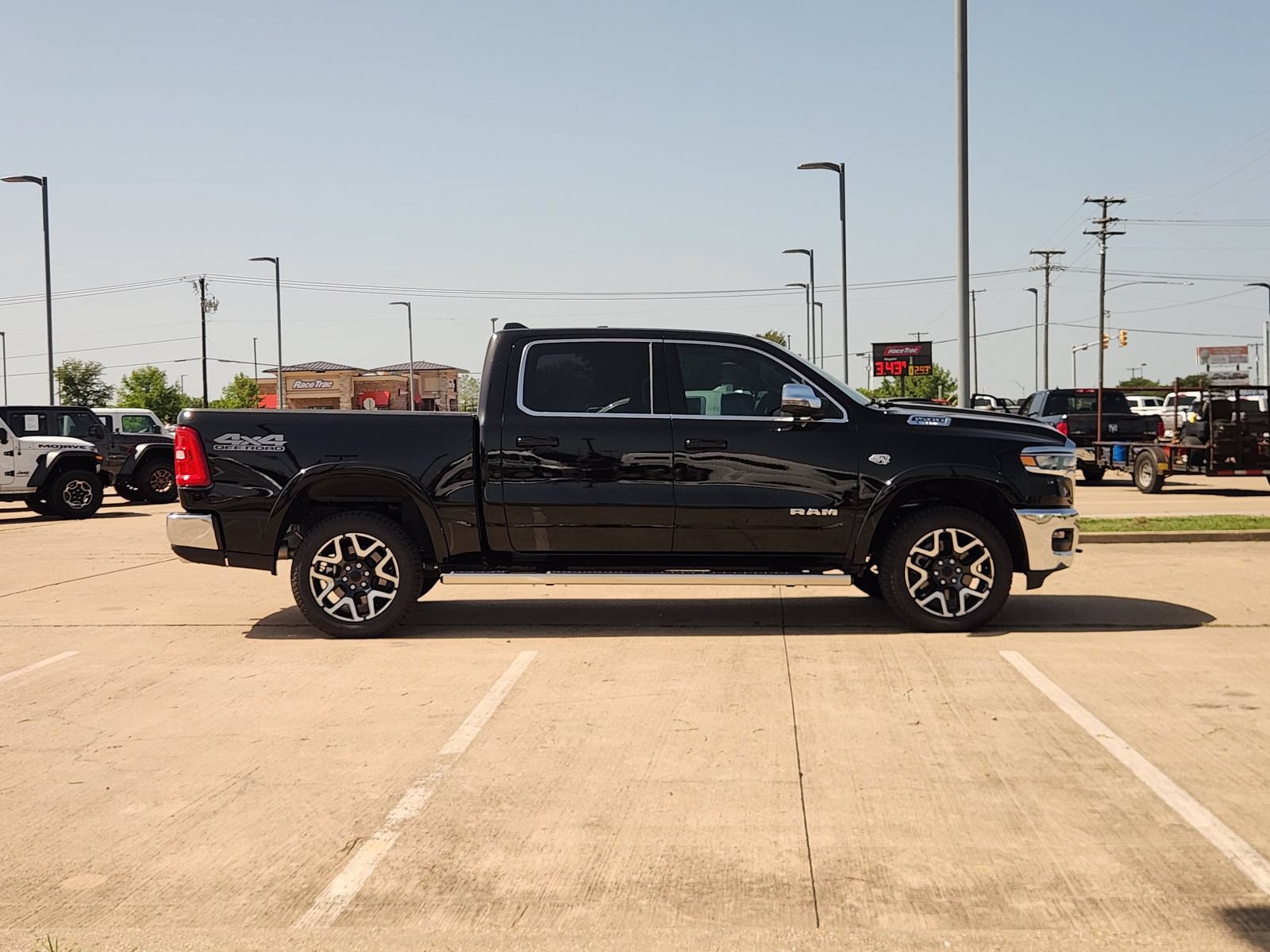 Used 2026 RAM 1500 Laramie w/ Off Road Group AWD/4WD image 7