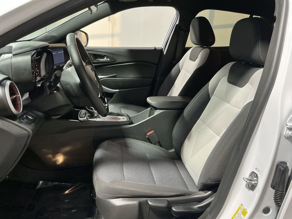 Used 2025 Chevrolet Trax RS w/ Driver Confidence Package image 21