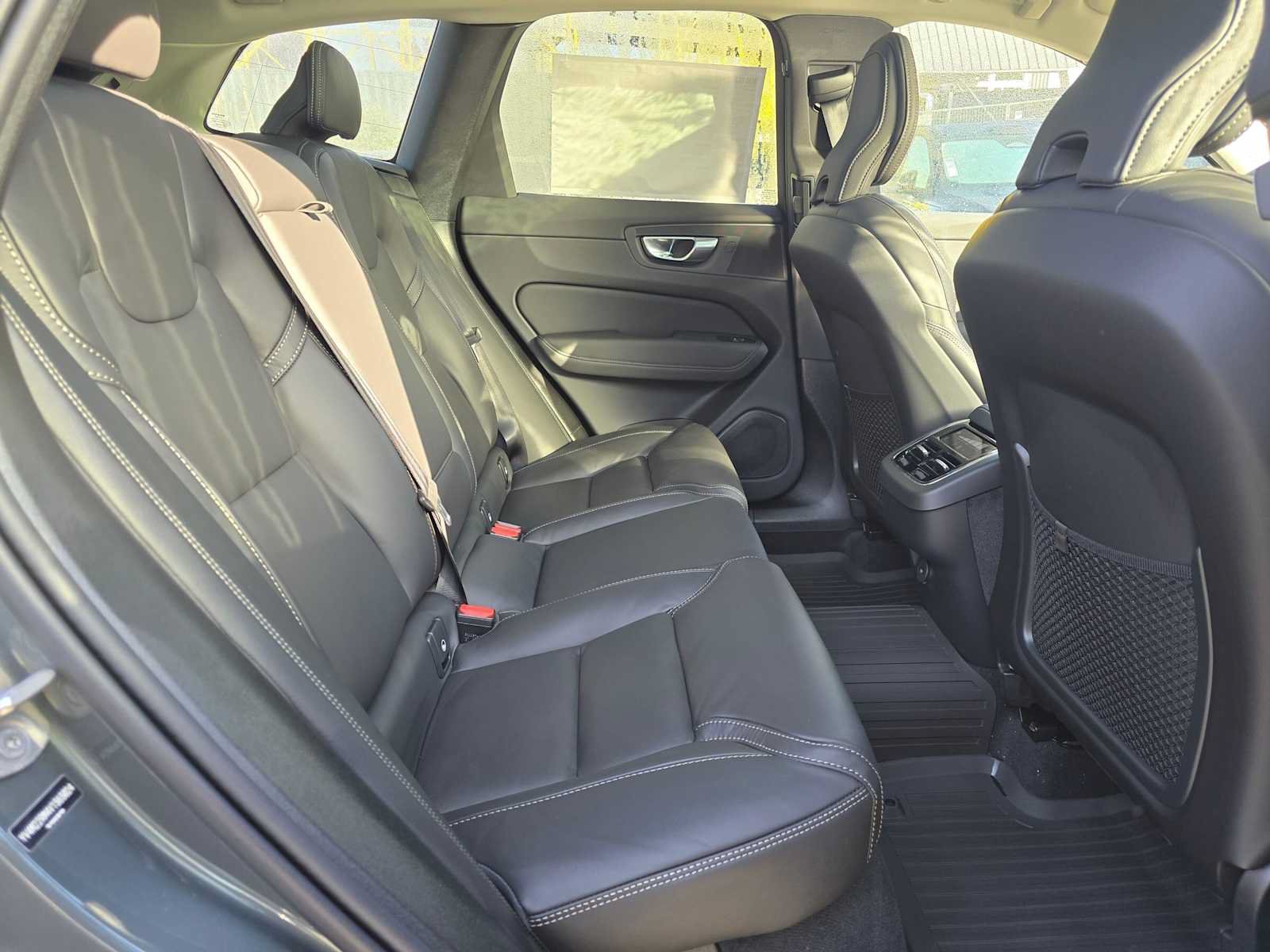 New 2027 Volvo XC60 B5 Ultra AWD/4WD image 12