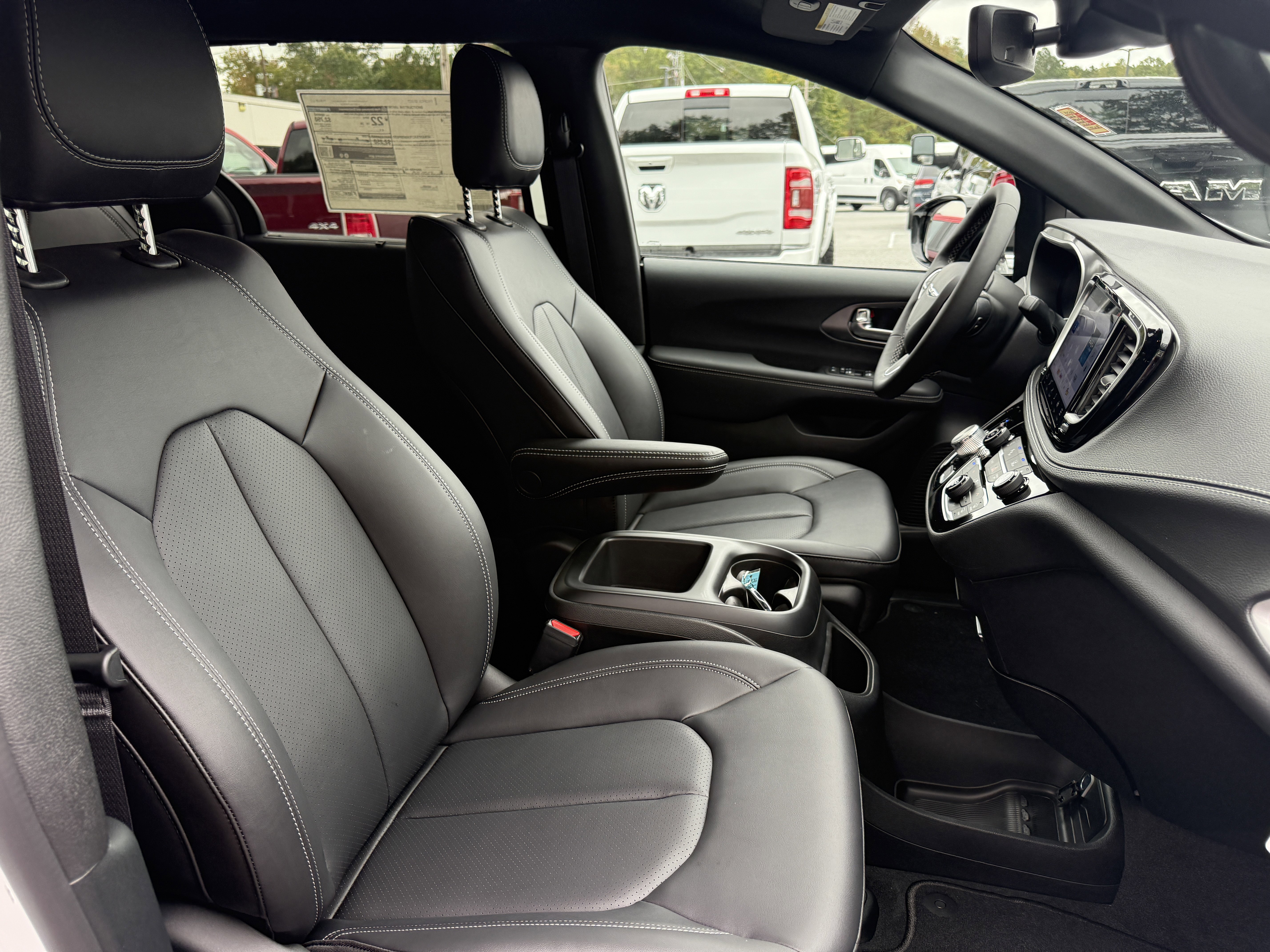 New 2026 Chrysler Pacifica Select image 12