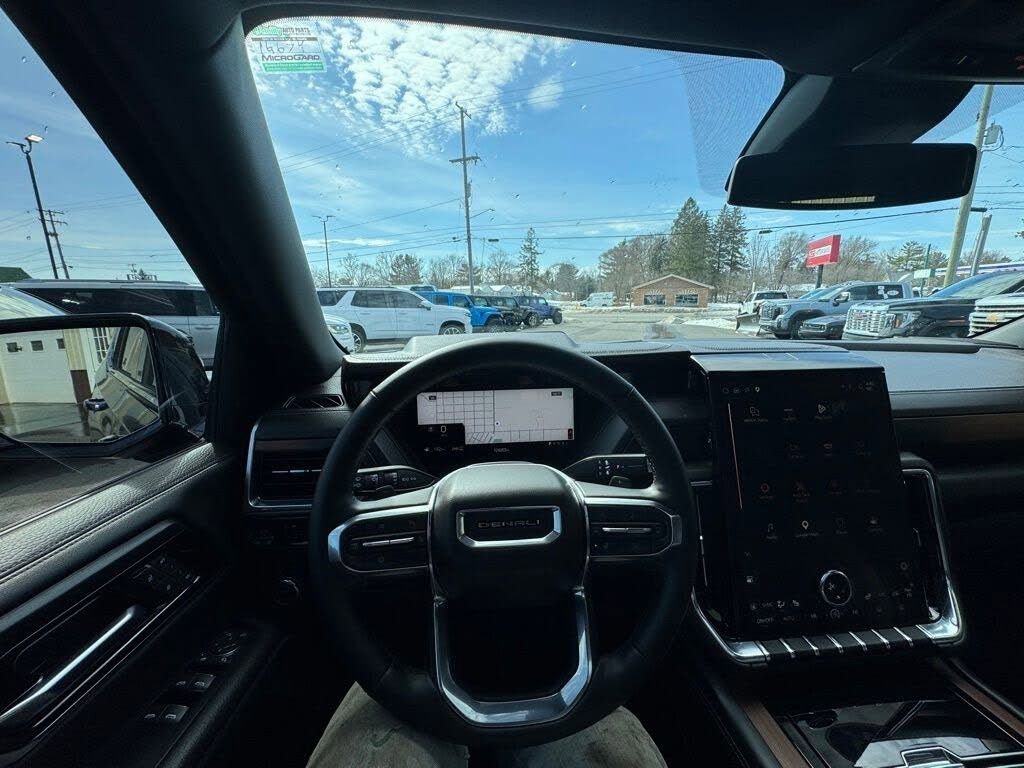 Used 2025 GMC Yukon Denali w/ Sun & Power Step Package image 14