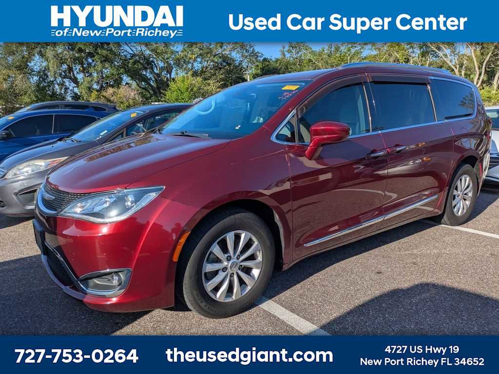 Used 2018 Chrysler Pacifica Touring-L Plus FWD image 1