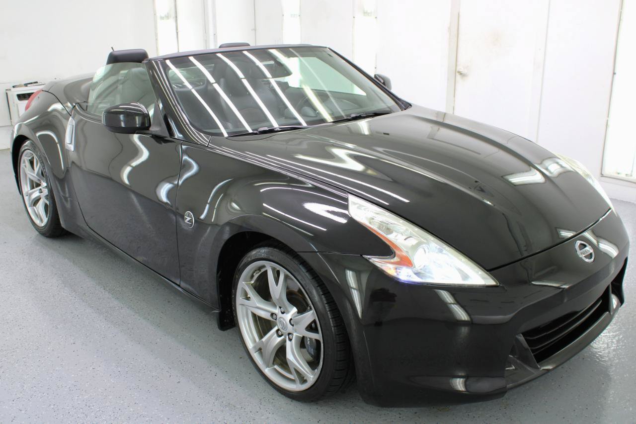 Used 2010 Nissan 370Z Touring w/ Sport Pkg RWD image 11