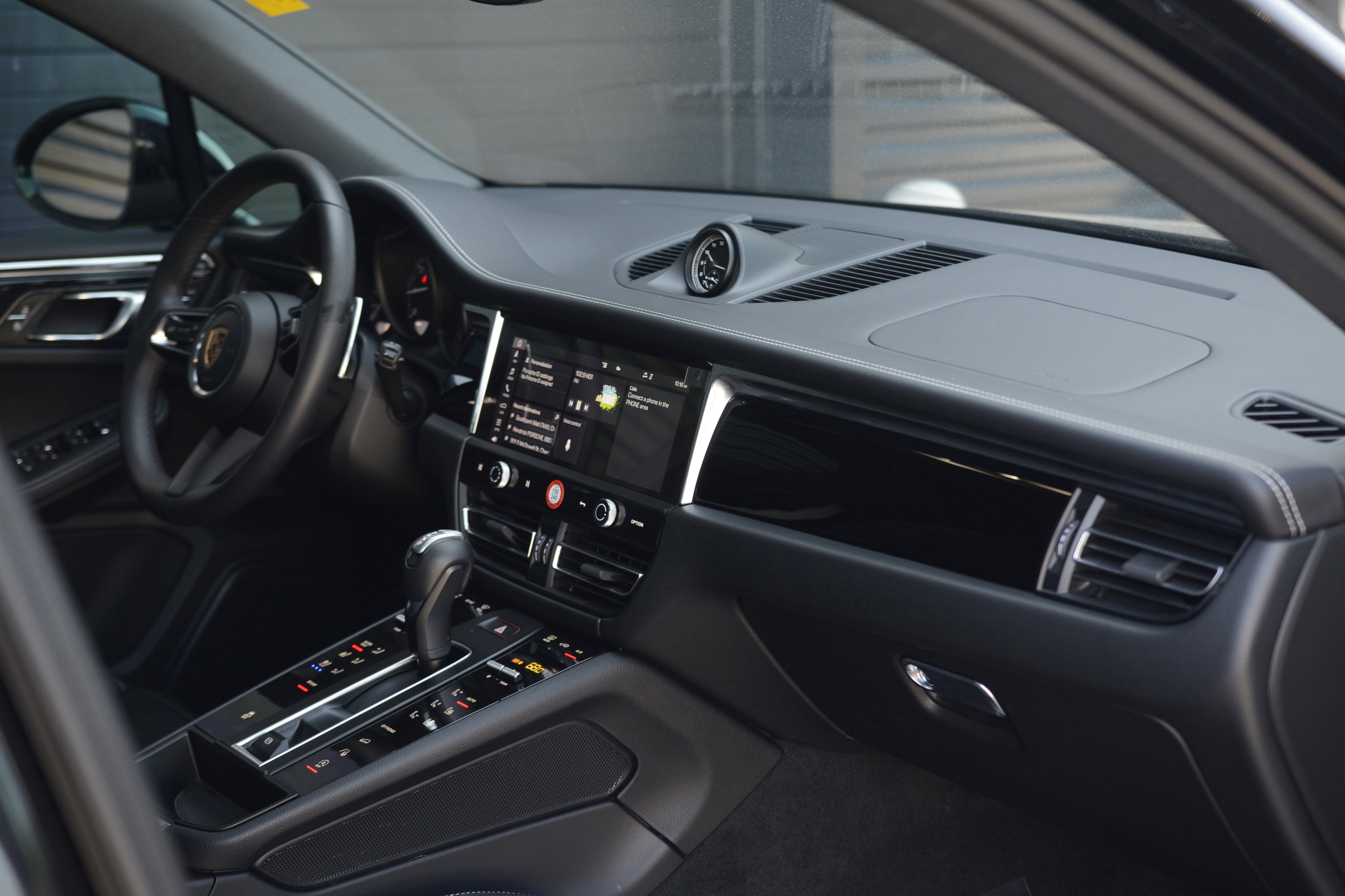 Certified 2026 Porsche Macan AWD/4WD image 28