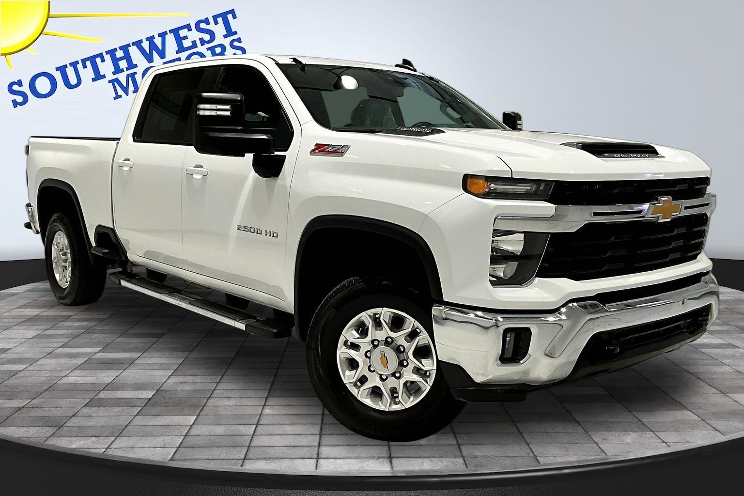 Used 2025 Chevrolet Silverado 2500 LT AWD/4WD image 3