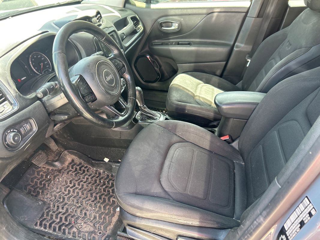 Used 2017 Jeep Renegade Altitude FWD image 4