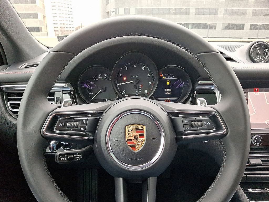 Used 2025 Porsche Macan image 22