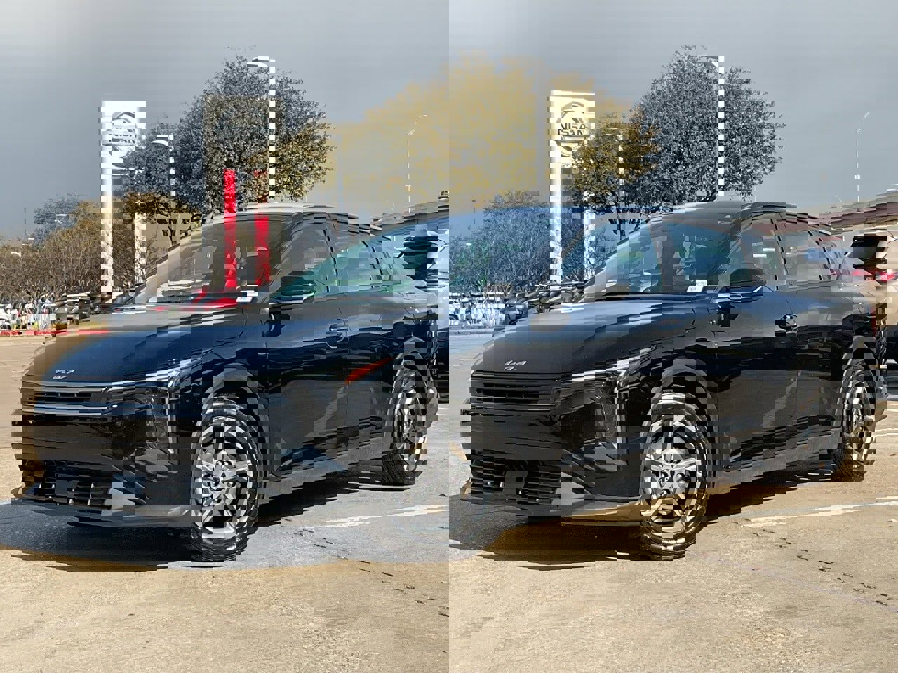 Used 2025 Kia K4 LXS image 2