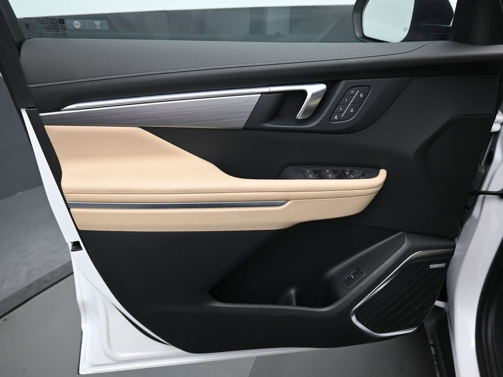 Used 2025 Buick Enclave Preferred w/ Power Package image 11