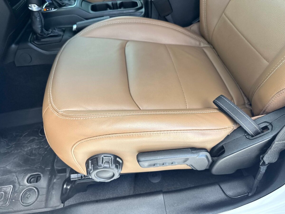 Used 2023 Jeep Wrangler Unlimited Sahara AWD/4WD image 19