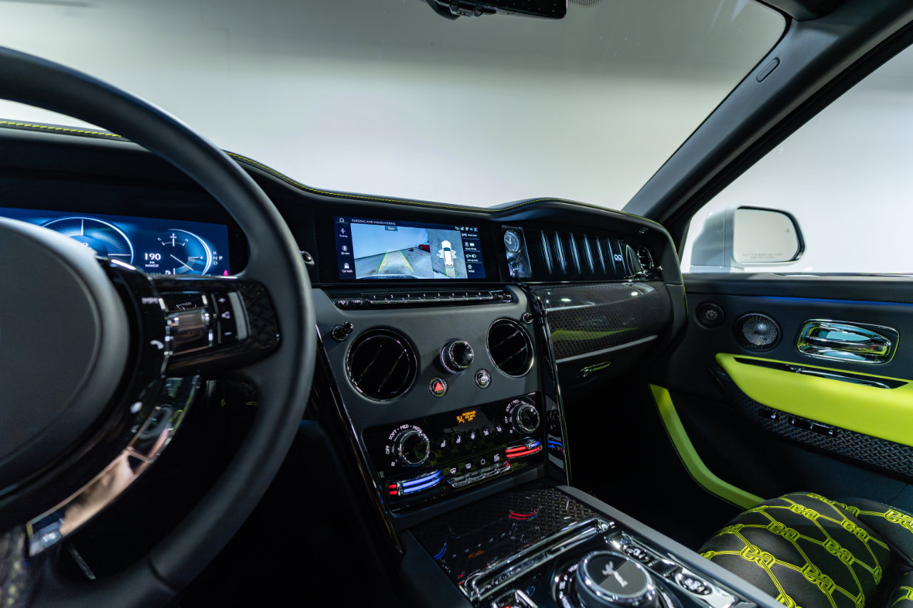 Used 2025 Rolls-Royce Cullinan Black Badge image 12