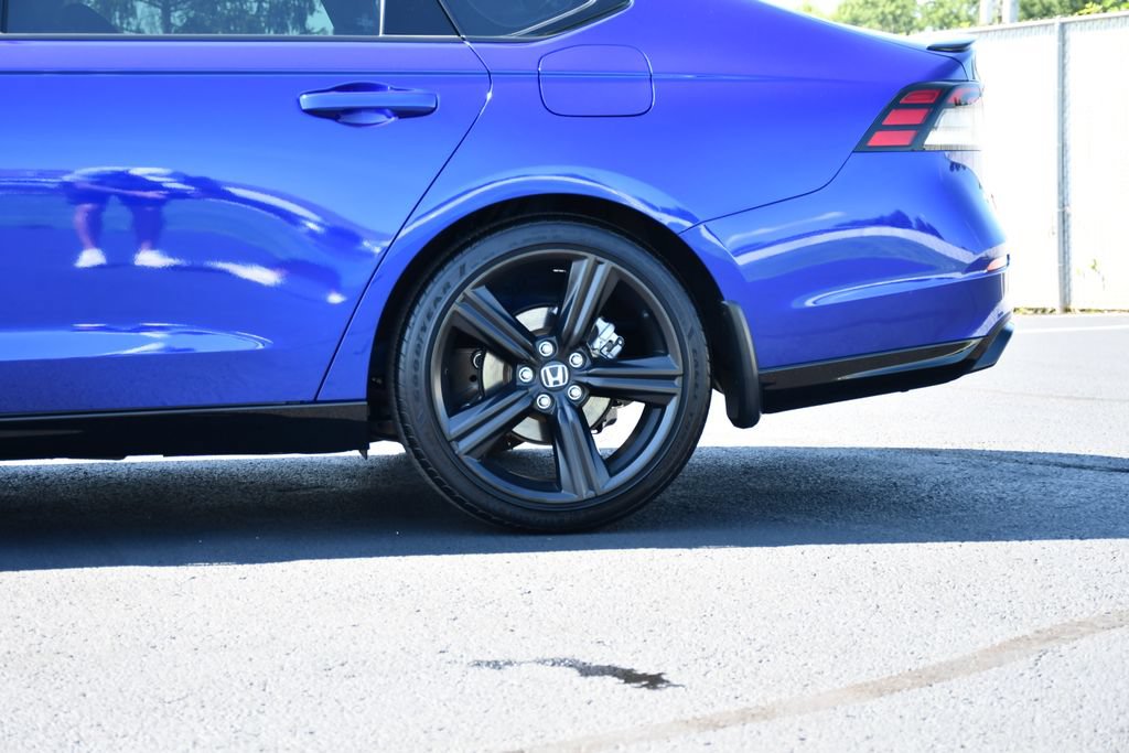 Used 2024 Honda Accord Sport image 11