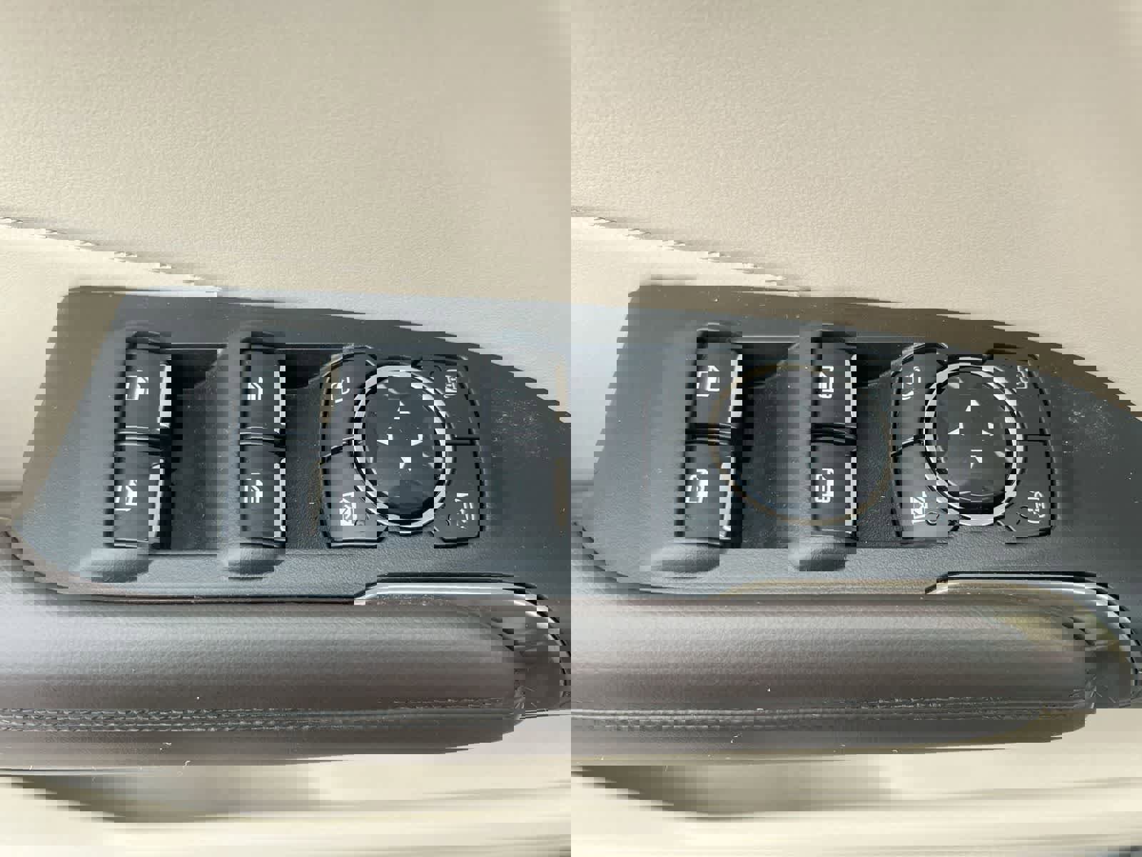 Used 2017 Lincoln MKC Reserve w/ Lincoln MKC Climate Package image 17