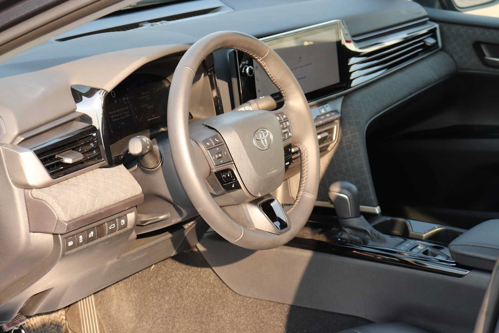 Used 2026 Toyota Camry XLE AWD/4WD image 10