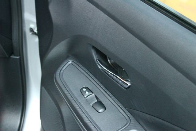 Used 2025 Nissan Versa SV image 10
