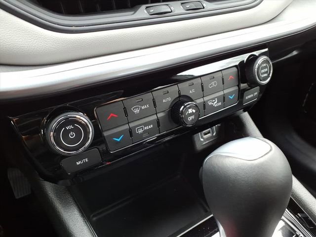 Used 2025 Jeep Compass Limited AWD/4WD image 19