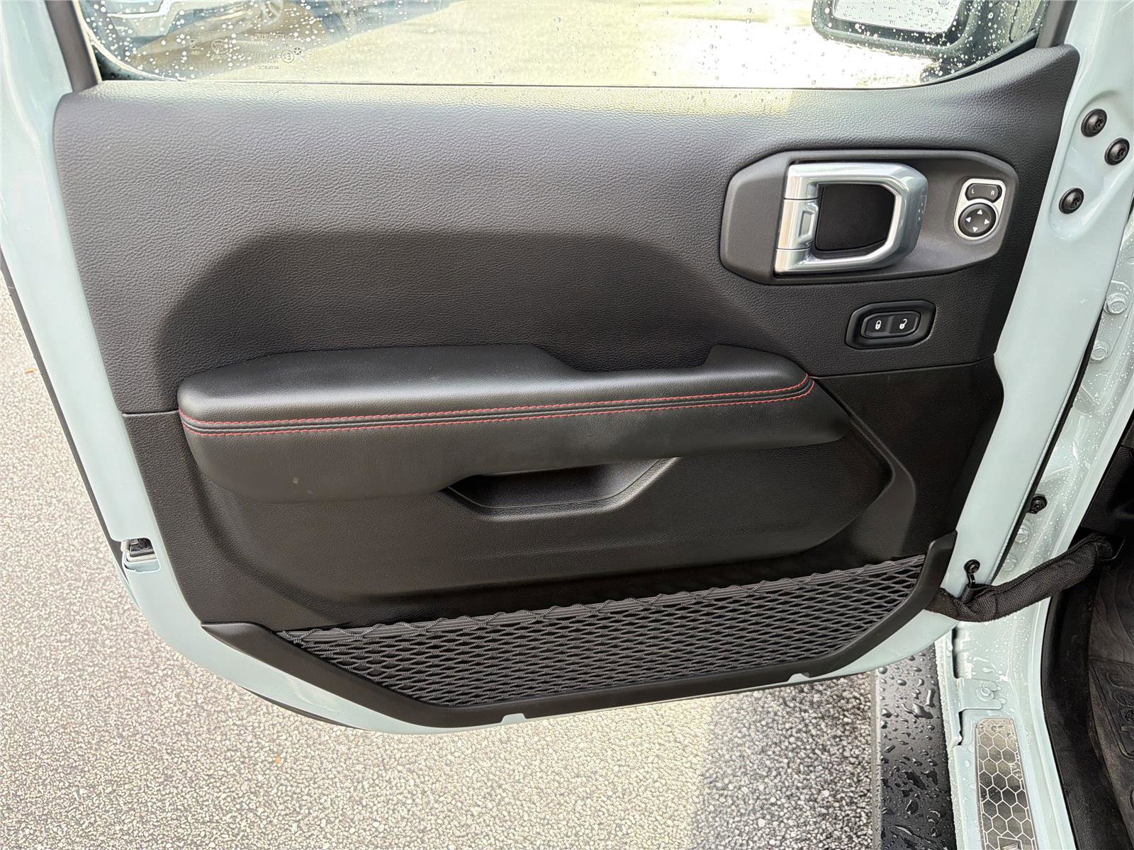 Used 2024 Jeep Wrangler Unlimited Rubicon AWD/4WD image 10
