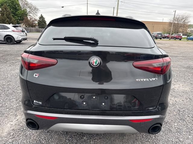 Used 2022 Alfa Romeo Stelvio Ti AWD/4WD image 7