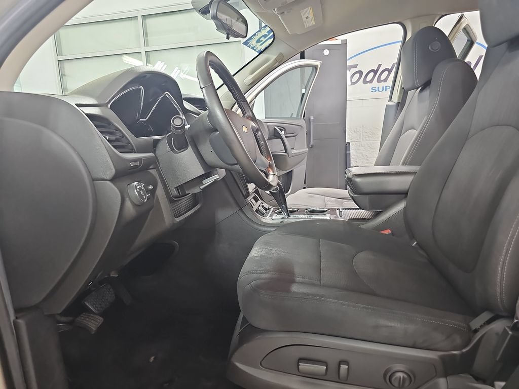 Used 2015 Chevrolet Traverse LT w/ Style and Technology Package AWD/4WD image 21