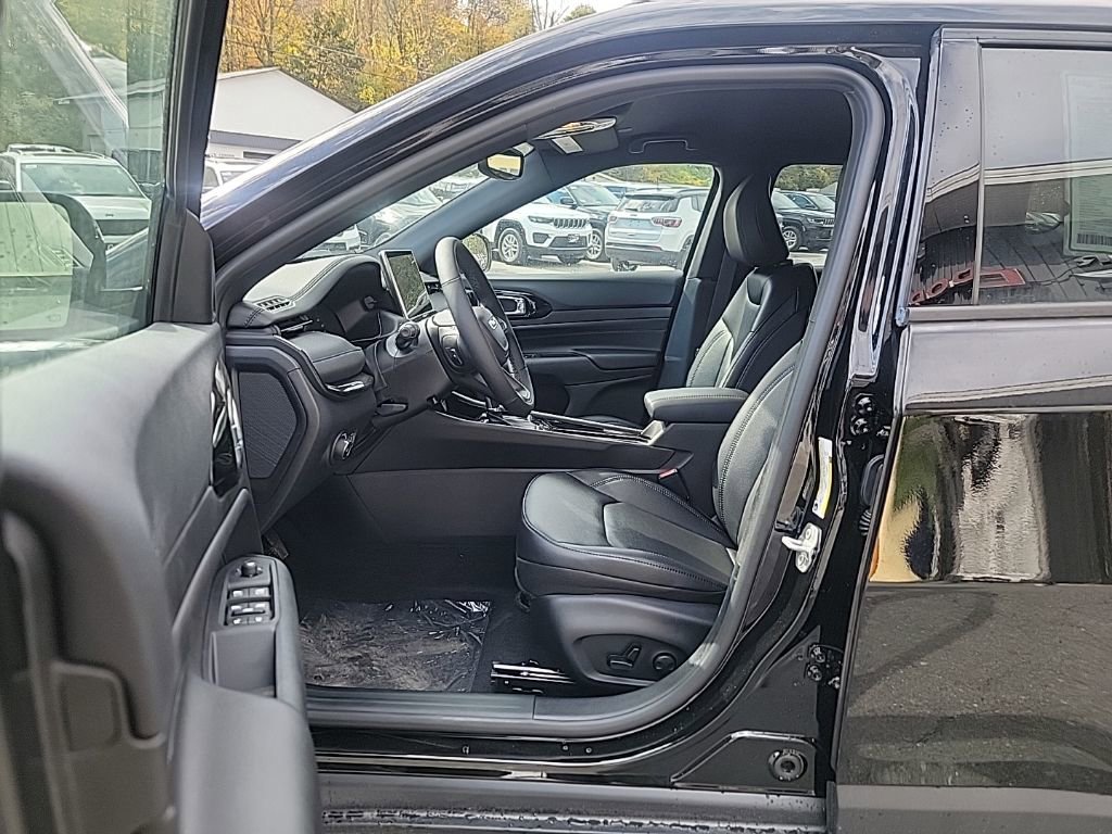 New 2026 Jeep Compass Limited image 5