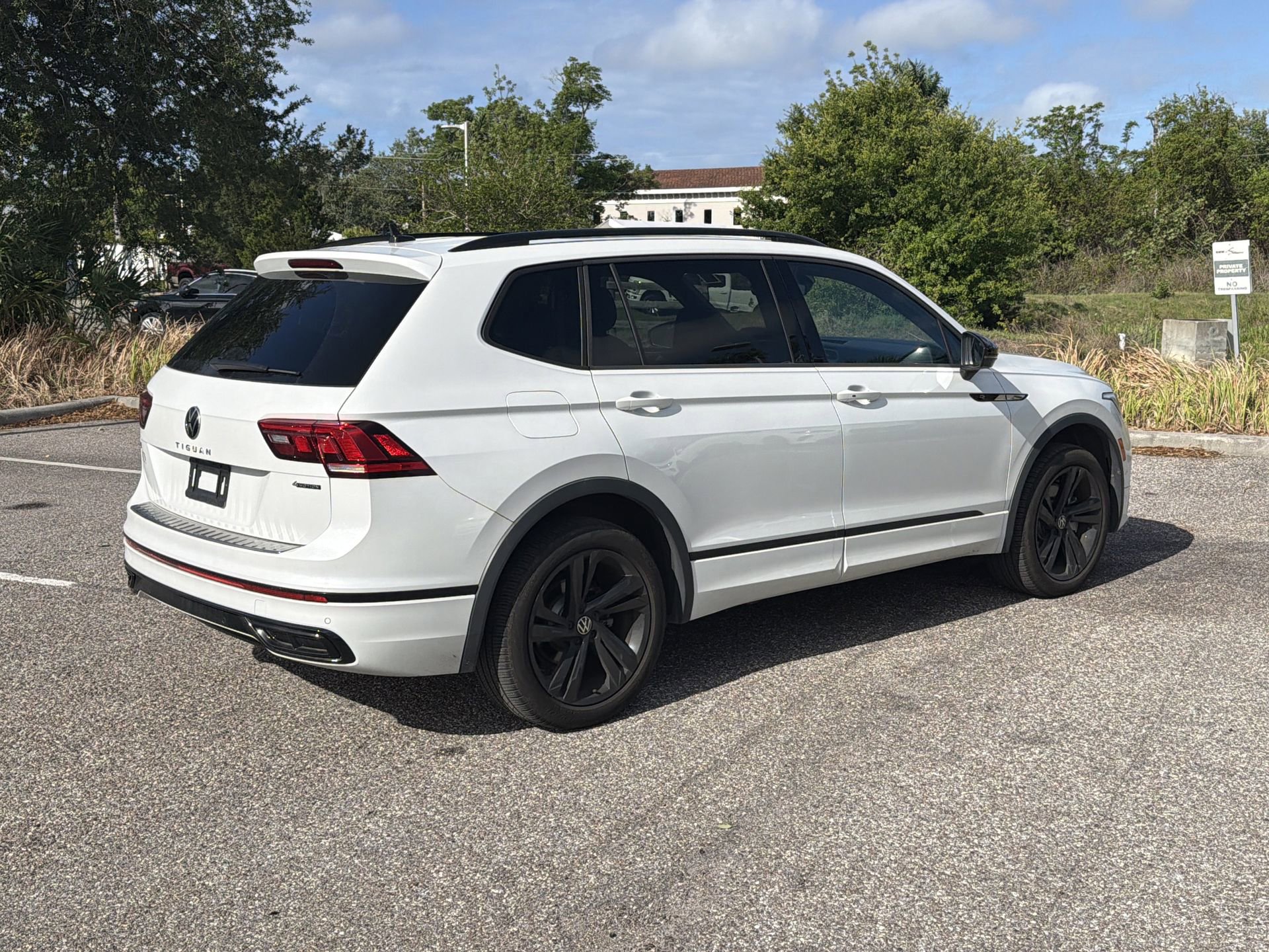 Used 2024 Volkswagen Tiguan SE R-Line image 4