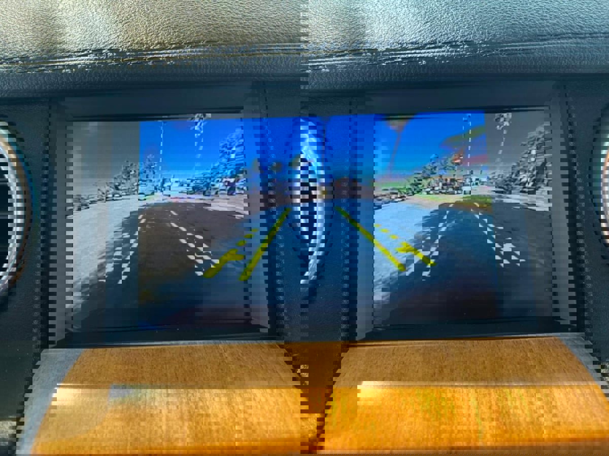 Used 2015 Land Rover LR4 HSE image 14