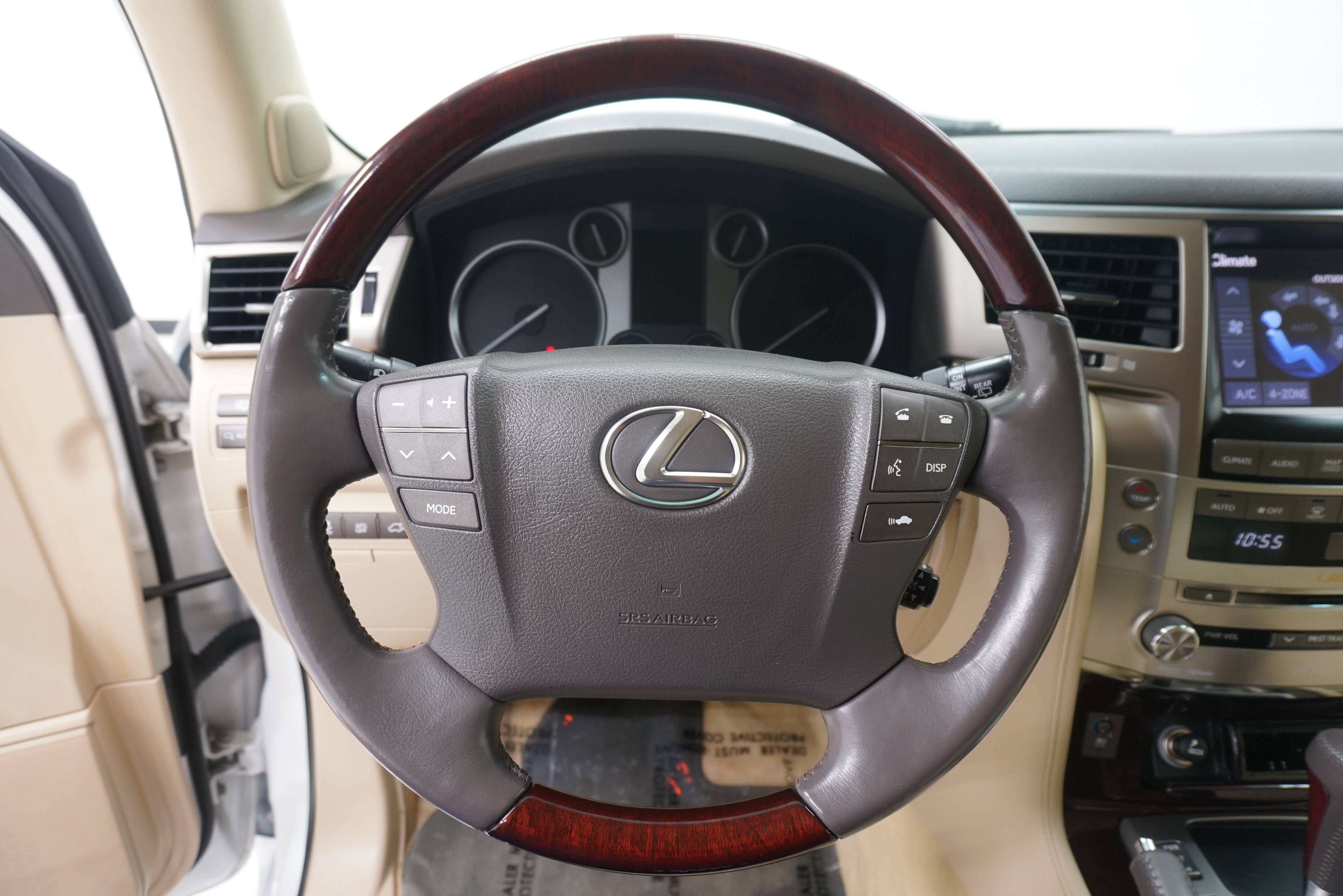 Used 2013 Lexus LX 570 4WD w/ Luxury Pkg w/Pre-crash image 20