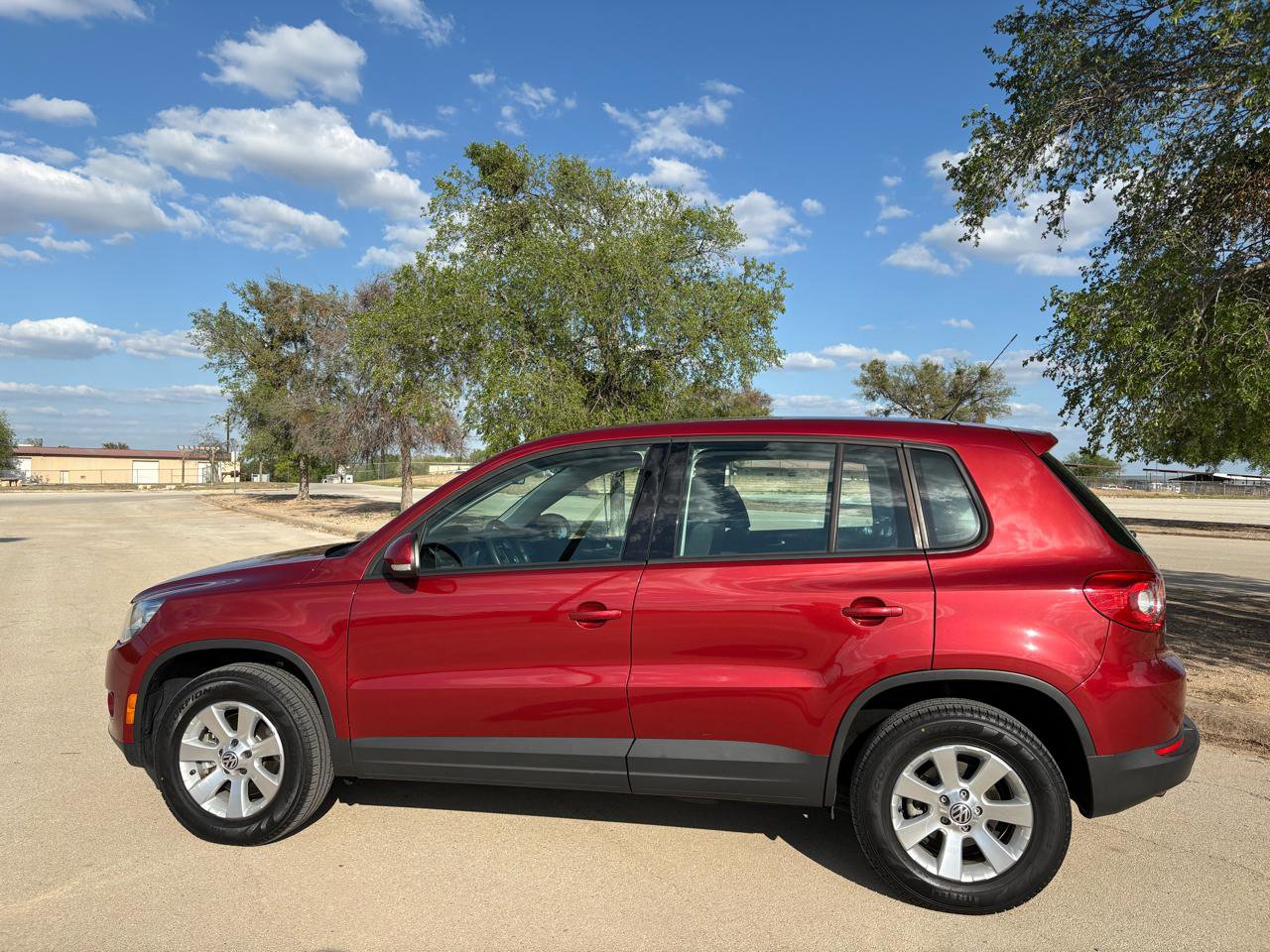 Used 2010 Volkswagen Tiguan S FWD image 11