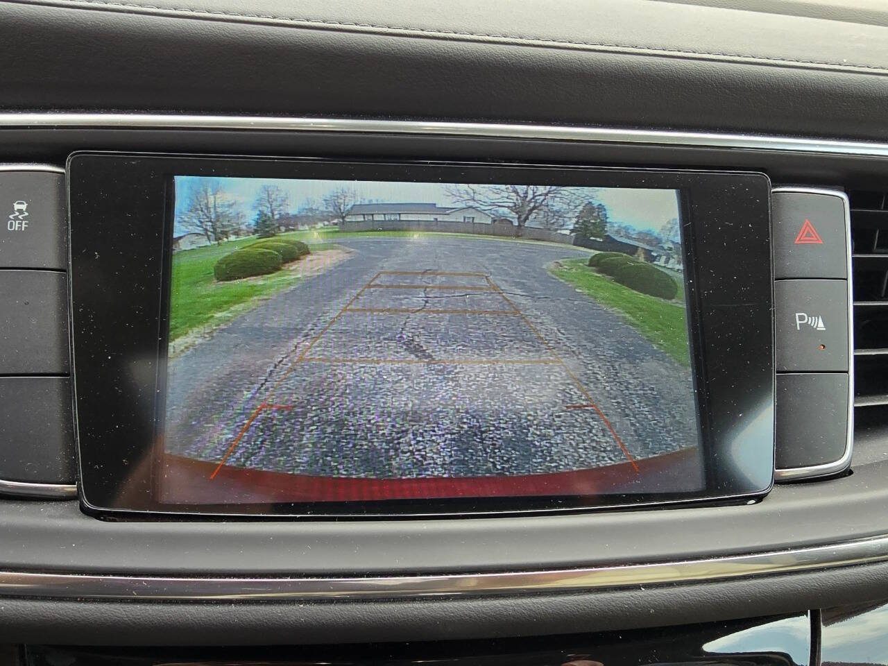 Used 2019 Buick Enclave Essence FWD image 17