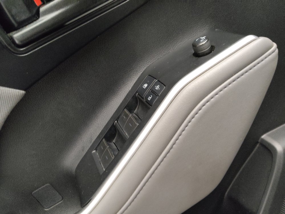 Used 2021 Toyota Highlander LE FWD image 27