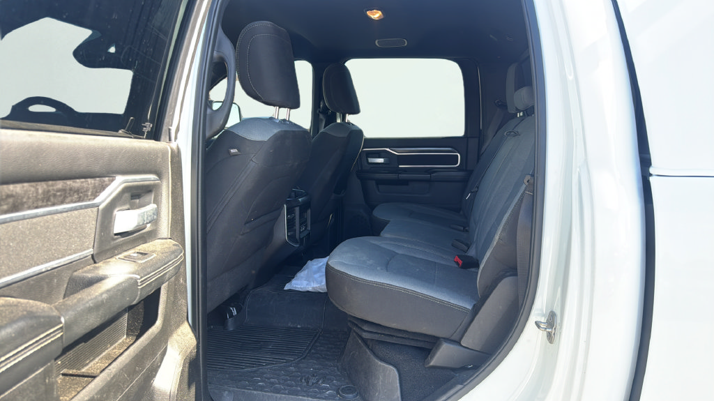 Used 2024 RAM 3500 Big Horn w/ Level 2 Equipment Group AWD/4WD image 17